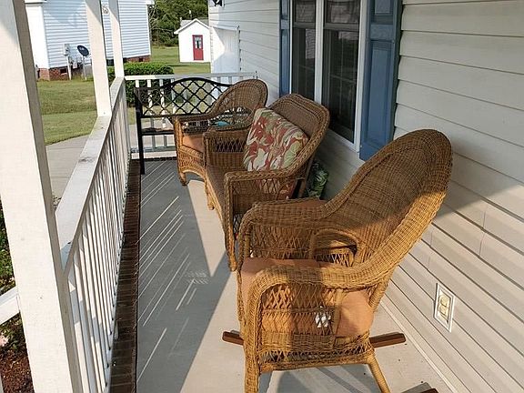3rd image of 104 Eastwind Dr