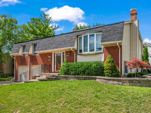 3590 Winston Dr, Hoffman Estates, IL 60192