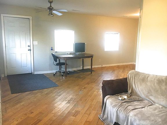 4th image of 504 Eastlawn Dr