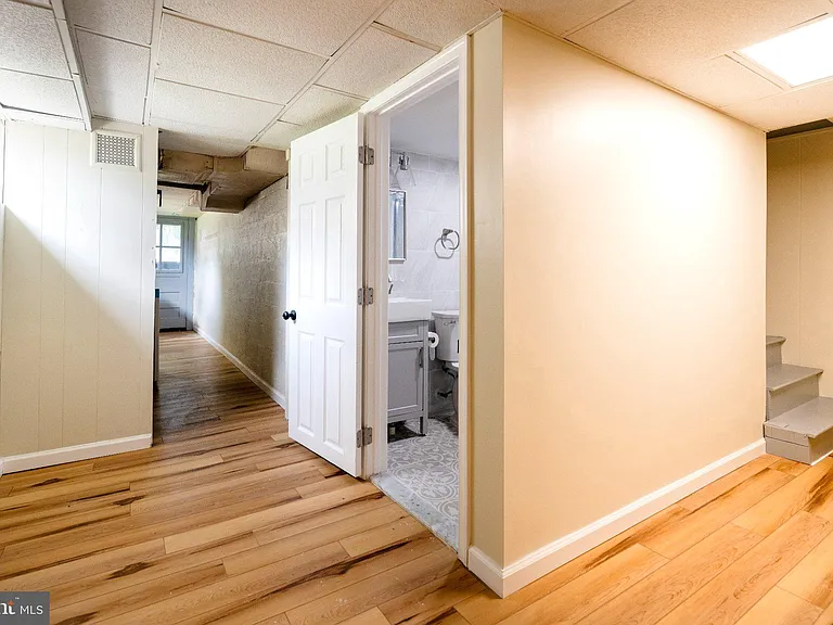 526 Michell St — Photo 23