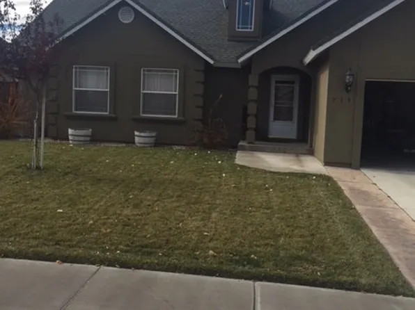 719 Divot Dr, Fernley, NV 89408