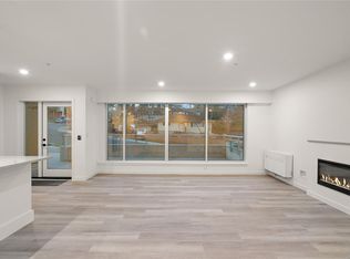 1102 Esquimalt Rd #TOWNHOUSE 1, Esquimalt, BC V9A3N3