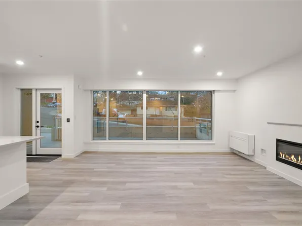 1102 Esquimalt Rd #Townhouse 1, Esquimalt, BC V9A 3N3