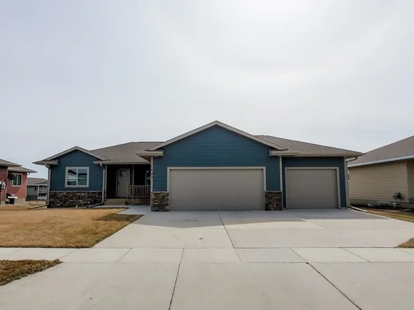 1530 Joseph Cir, Yankton, SD 57078