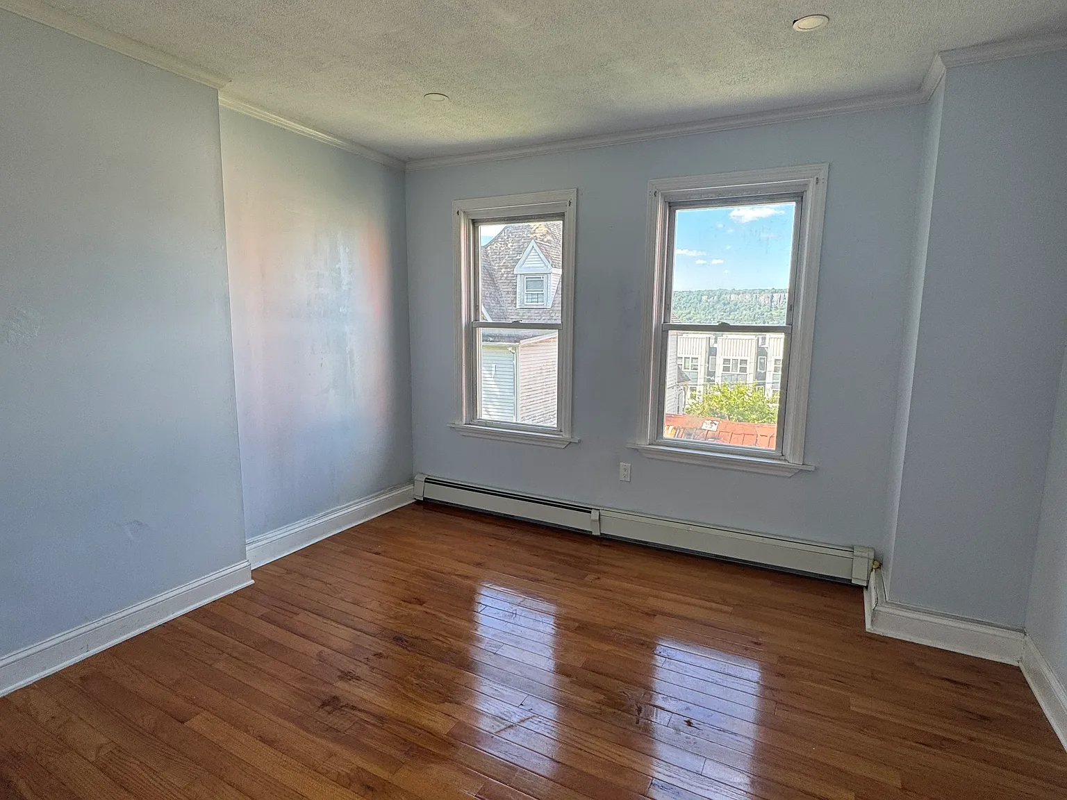 2 bed, 700 sqft, $2,820 — Photo 2