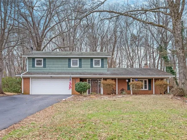 5629 Stoneman Pl, Pfafftown, NC 27040