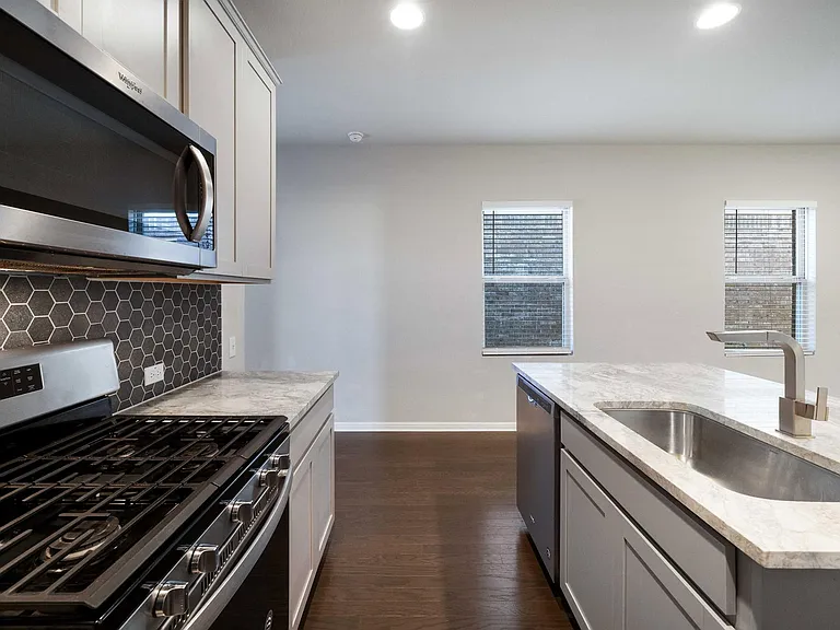 5912 Wolf Pack Dr — Photo 31