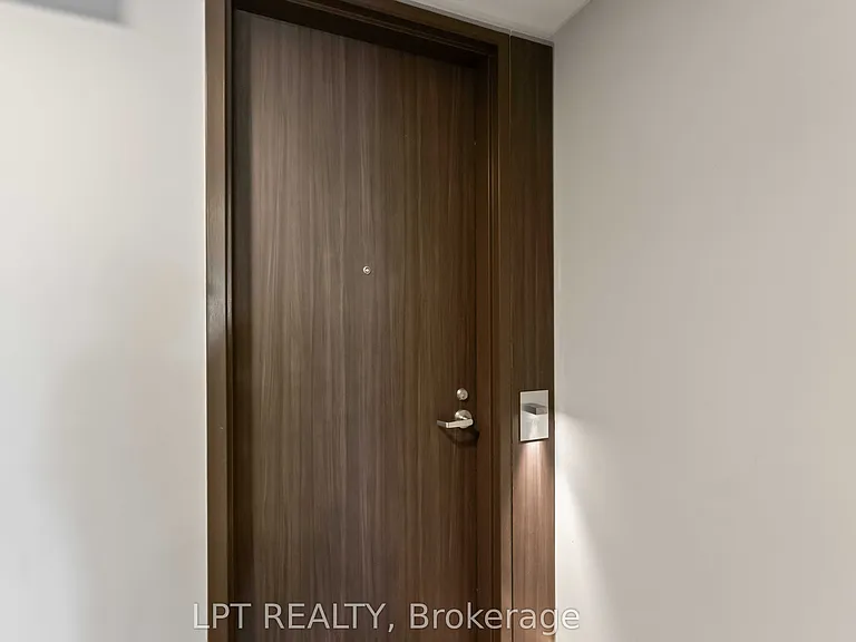 111 Champagne Ave S #307 — Photo 8