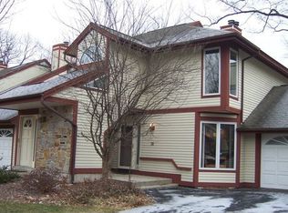 35 S View Dr, Southwick, MA 01077