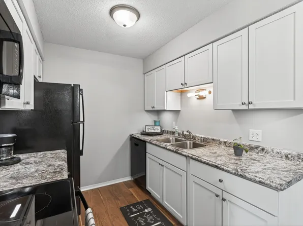 7412 W 22nd St APT 104, Minneapolis, MN 55426