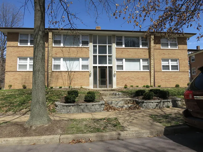 7575 Parkdale Ave #2W — Photo 1