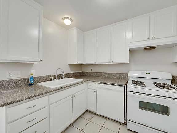 4th image of 1750 Bradbury Dr