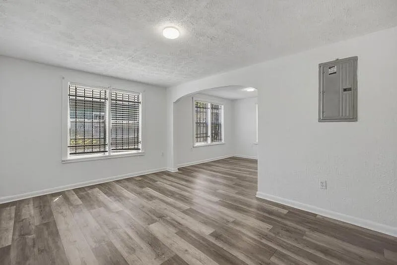 3 bed, 1.0 bath, 1005 sqft, $1,175 — Photo 3
