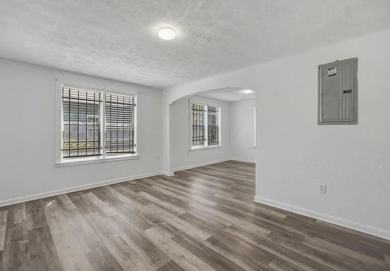 1216 W 24th St #1 — Photo 3