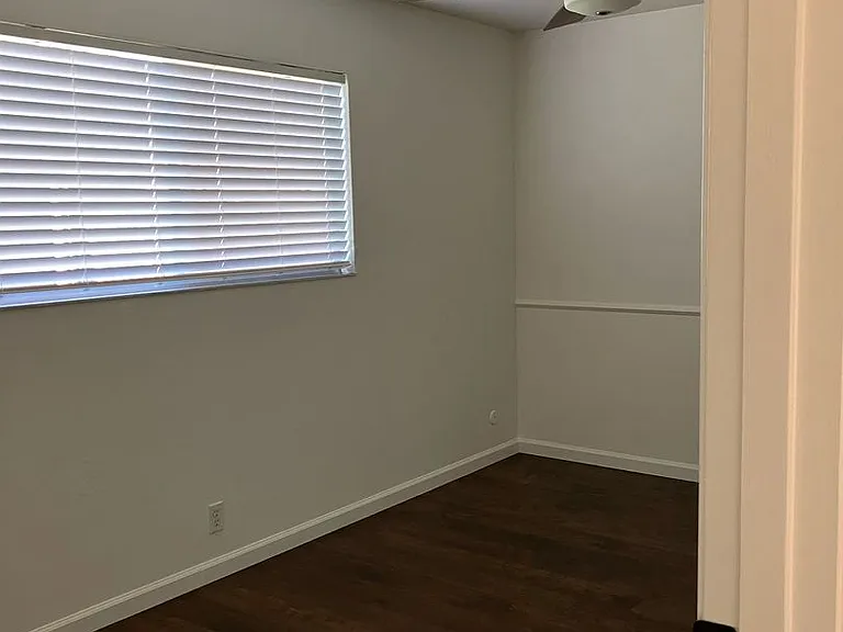 137 Lomita Ave — Photo 8