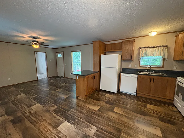 75 Mansfield Dr — Photo 2