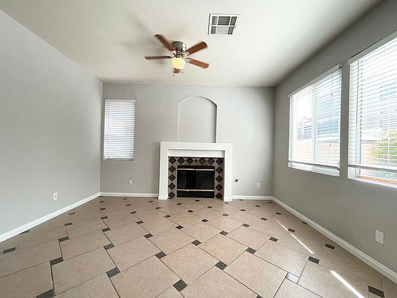 4th image of 1409 Country Hollow Dr