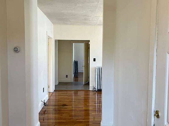 3rd image of 827 Hyde Park Ave