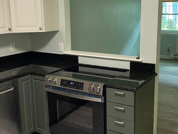 2nd image of 881 Main St APT 10