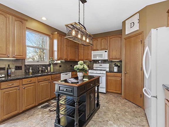 5th image of 66 Briarwood Dr