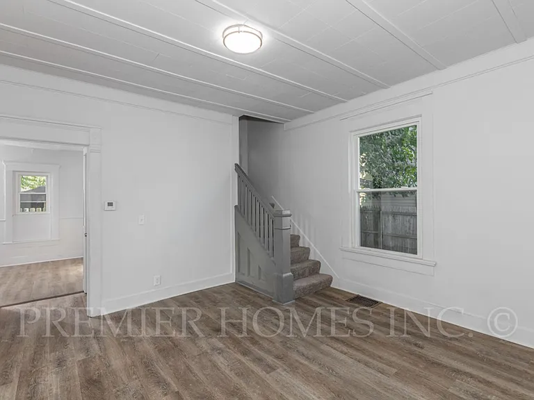 2327 6th St SW — Photo 5