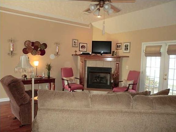 4th image of 615 River Birch Dr