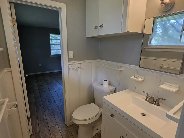 2409 N Day Dr — Photo 13