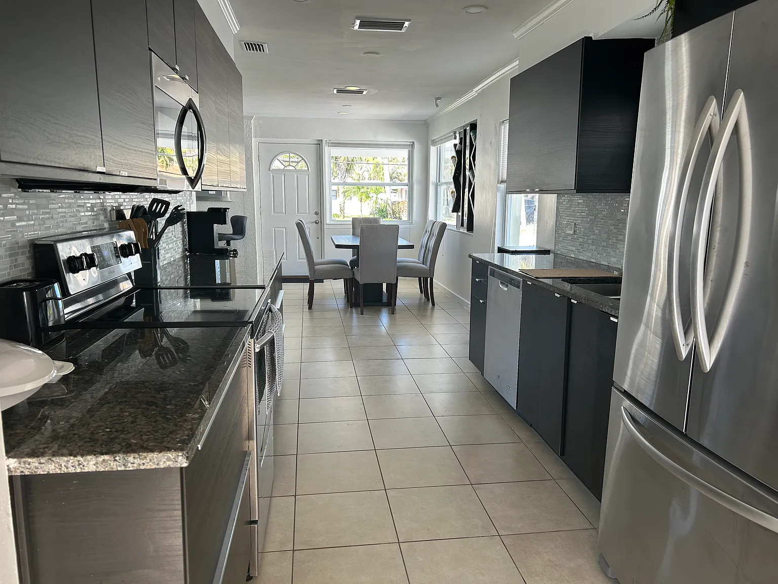3 bed, 1200 sqft, $4,500 — Photo 3