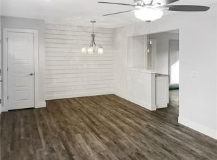 1006 SE 4th St, Bentonville, AR 72712