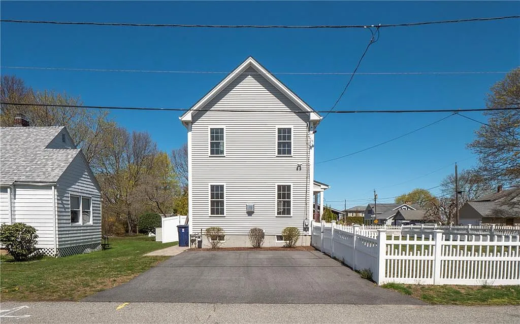 3 bed, 3.5 bath, 1860 sqft, $4,300 — Photo 3