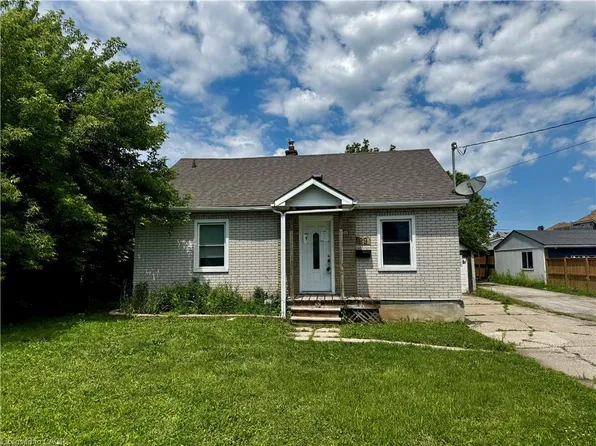 89 Lincoln Ave, Saint Catharines, ON L2P 2E1