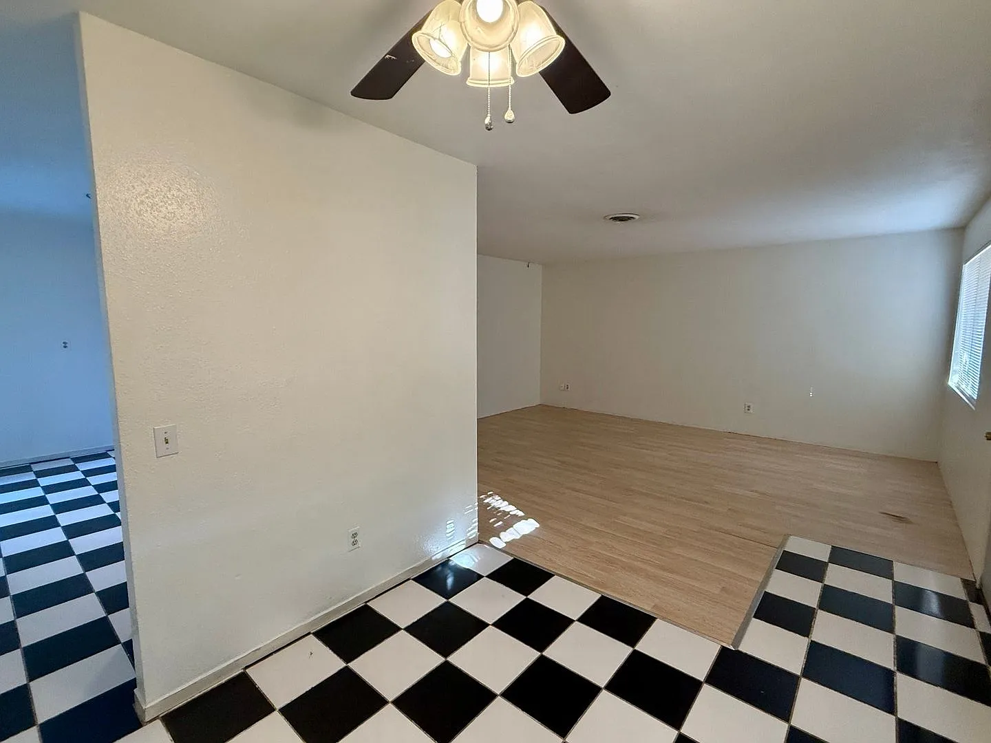 3 Bed 2 Bath House with Solar! — Photo 3