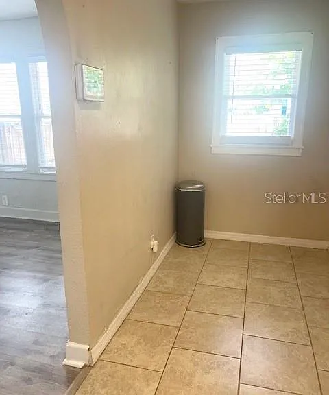 102 W Elm St — Photo 20