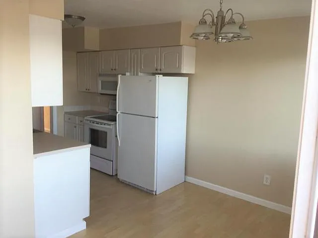 Building Photo - 2102 NW Kelly Dr #11
