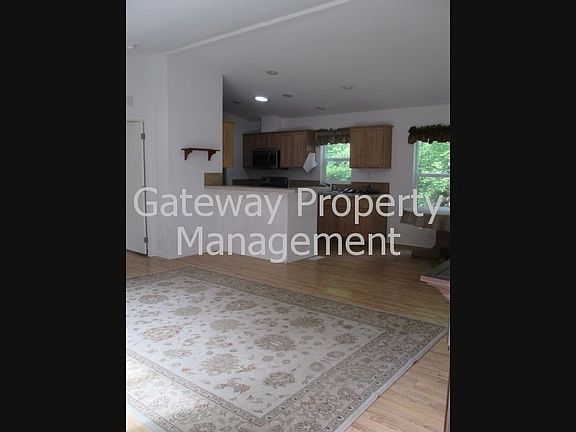 2nd image of 150 SE Lazy Dog Ln
