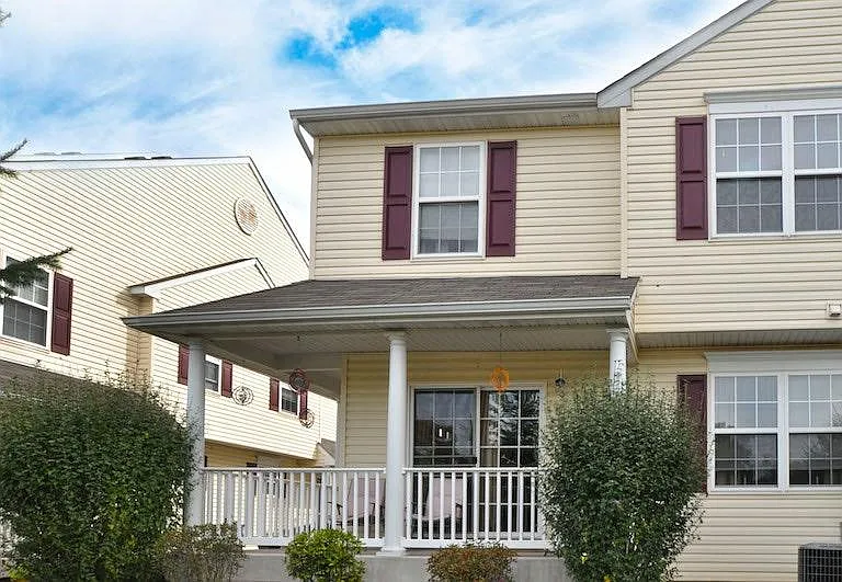 225 Prairie Ct — Photo 2
