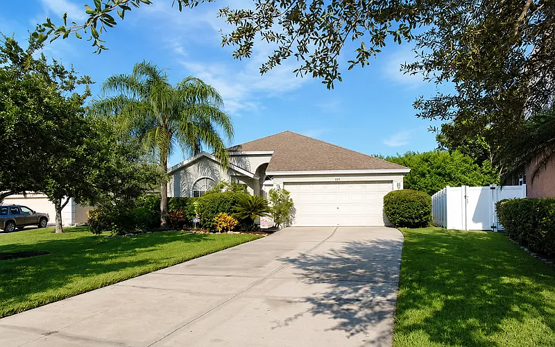 3 bed, 2.0 bath, 1660 sqft, $3,295 — Photo 2