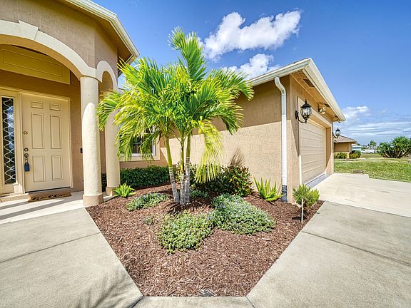 3rd image of 343 SW Jeanne Avenue