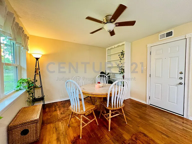 310 W 15th St — Photo 20
