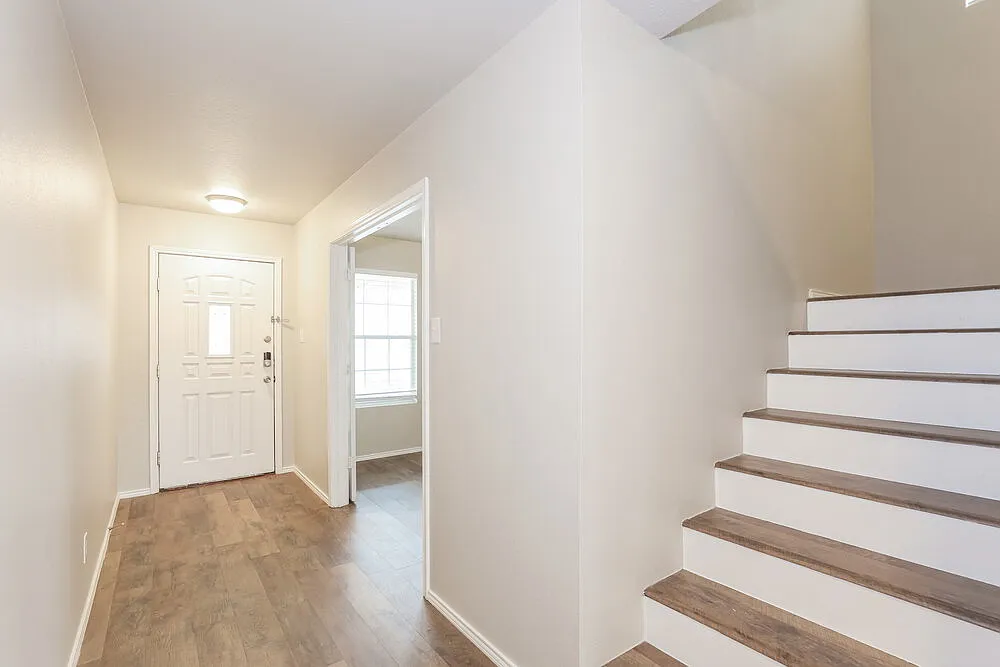 3 bed, 2.5 bath, 2288 sqft, $2,120 — Photo 4