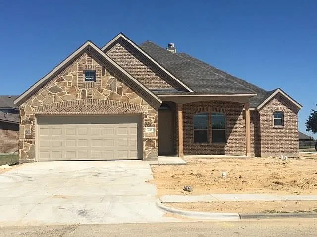 4 bed, 2107 sqft, $2,300 — Photo 2