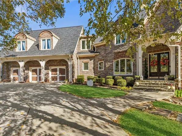 4826 Rose Heights Dr, Flowery Branch, GA 30542