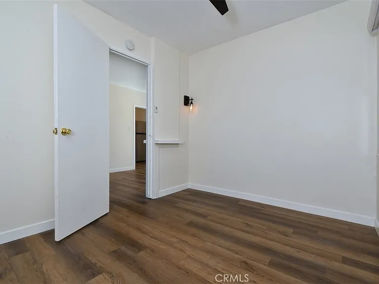 13902 Calvert St — Photo 41
