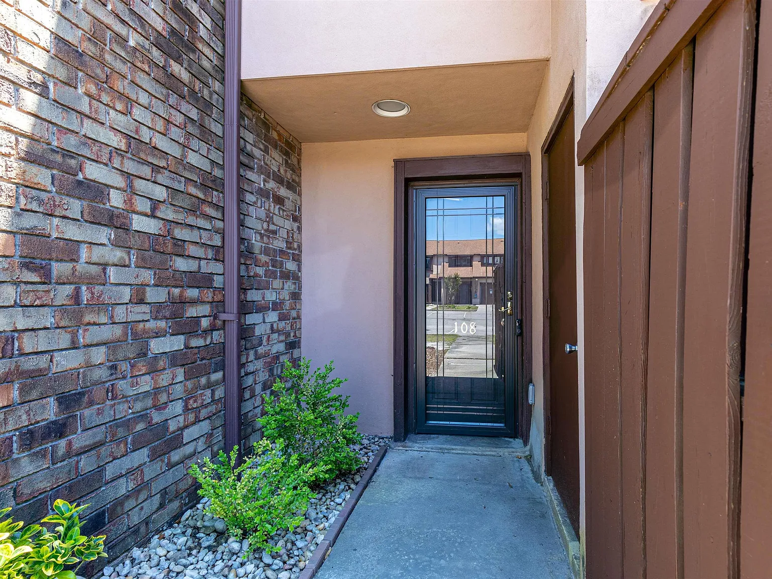 2 bed, 1266 sqft, $1,500 — Photo 3
