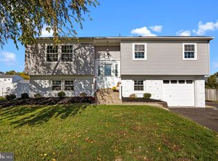 1563 Carousel Dr, Warminster, PA 18974