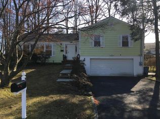 4 Swan Ter, Greenwich, CT 06830