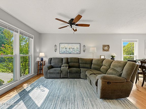 3rd image of 380 Willow Dr