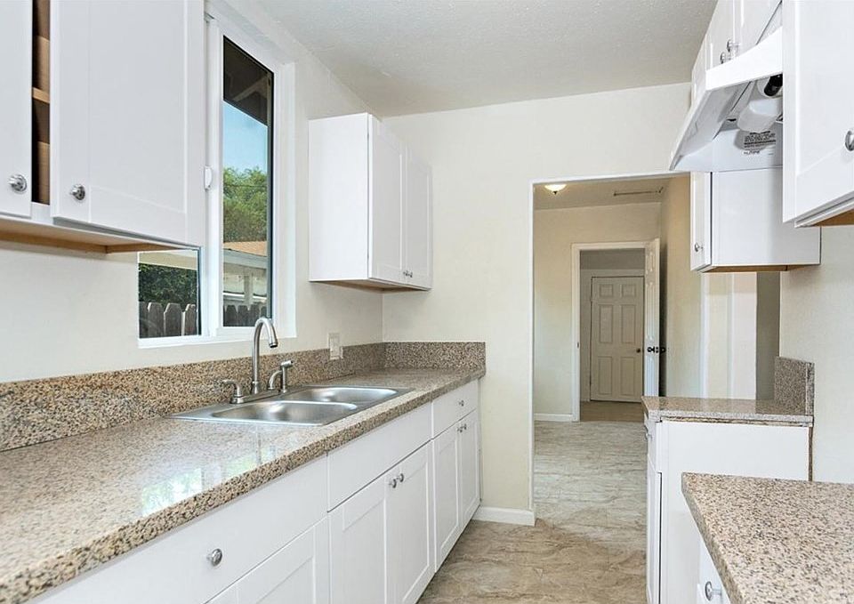 1st image of 3216 Acacia Ave