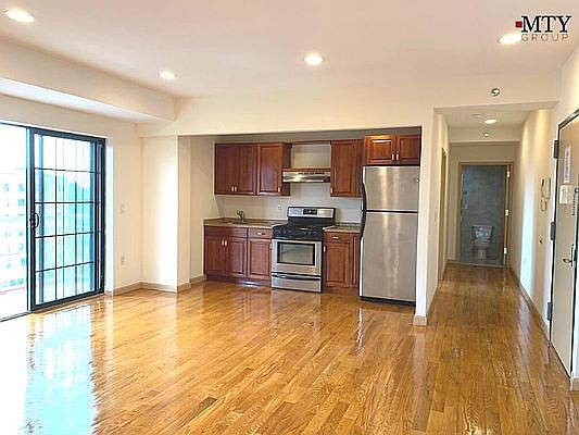 3rd image of 58-28 44th Ave #11C