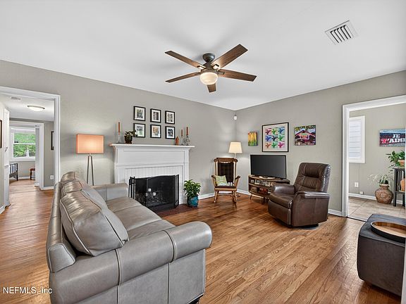 3rd image of 1573 CHARON Road
